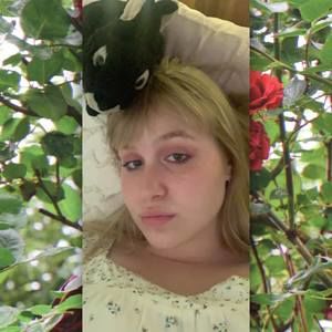 Meet your Posher, Phoebe